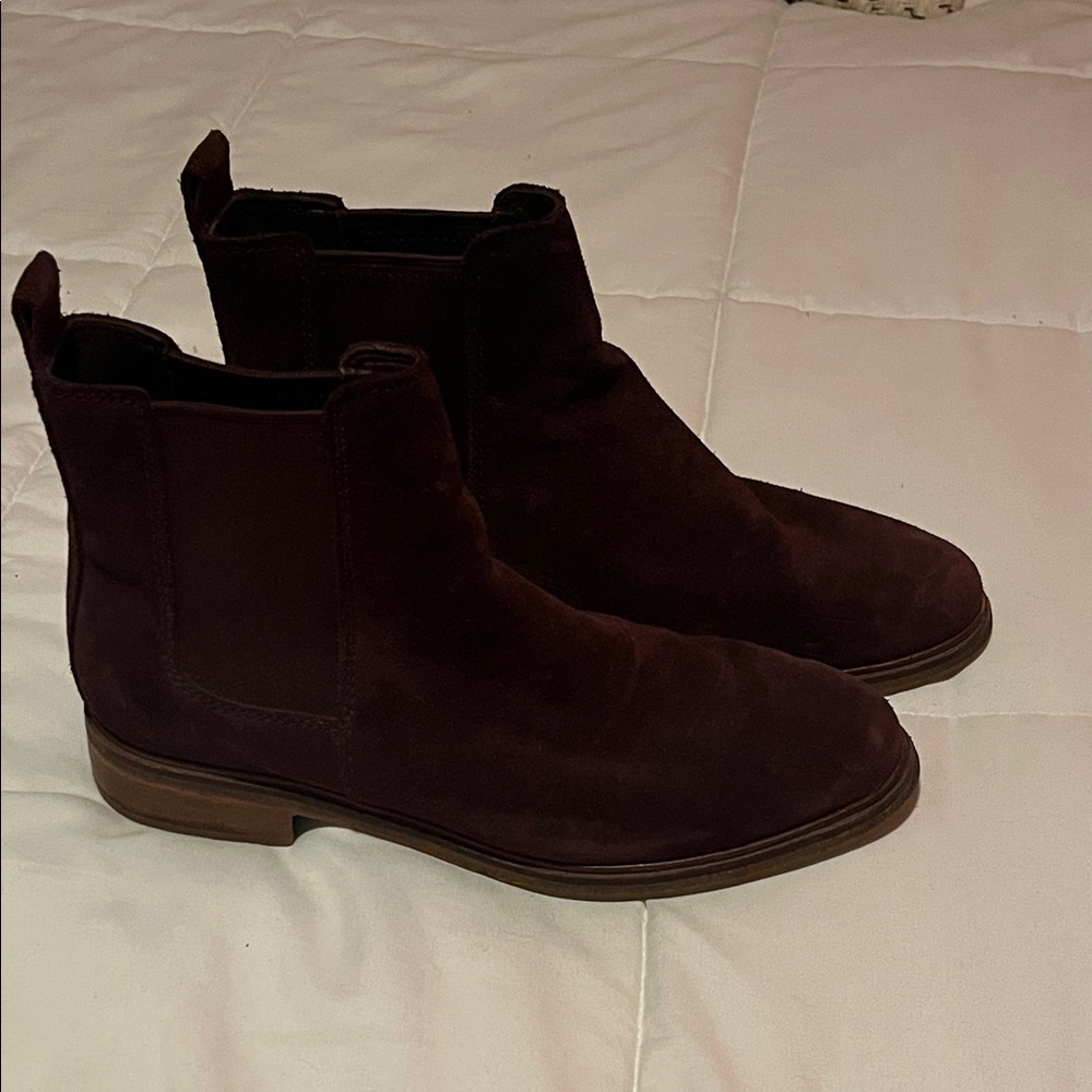 Clarks Clarkdale Arlo Suede Burgundy Boots Size 9.5 - Picture 2 of 8